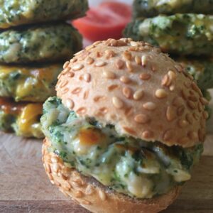 Hamburguesas de pollo, espinacas y queso cheddar Bandejas de 4 unidades