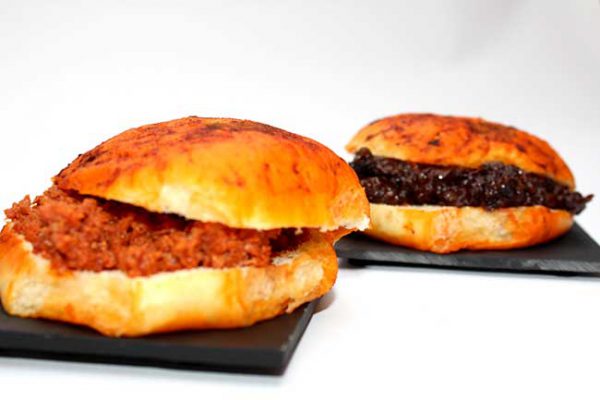morcilla, morcilla de úbeda, morcilla de jaén, morcilla de cebolla, morcilla de baeza, morcilla de sabiote, morcilla de jaen, morcilla de ubeda, carnes madrid ubeda, carnes madrid e hijos, embutidos, embutidos de jaen, embutidos de ubeda, chorizo de ubeda, picadillo, picadillo de chorizo, embutidos artesanos, morcilla en caldera, masa de morcilla, morcilla de caldera, carniceria madrid, carnicería madrid, ochios, ochio con morcilla, flamenquines, flamenquin cordobes, flamenquin, hamburguesa de pavo, hamburguesas de pavo, hamburguesas de espinacas, hamburguesas de pollo, hamburguesas de vacuno, degusta jaén, degusta jaen, morcilla de burgos, tripa de morcilla, relleno andaluz, morcilla blanca, lomo de orza, lomo orza, fuet, salchichón, chorizo artesano, chorizo casero